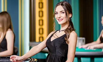 Vận động viên bóng rổ đang úp rổ